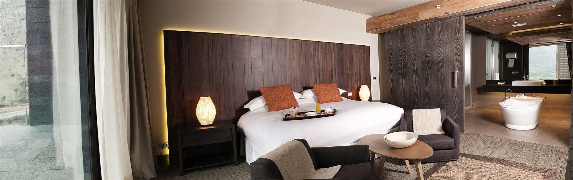 Hotel Enjoy Santiago Catemu Esterno foto